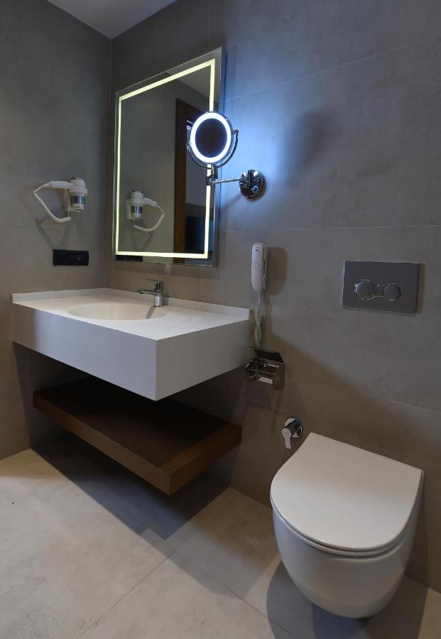 Cher Hotel & Spa Taksim Istanbul Exteriör bild A wall mounted sink
