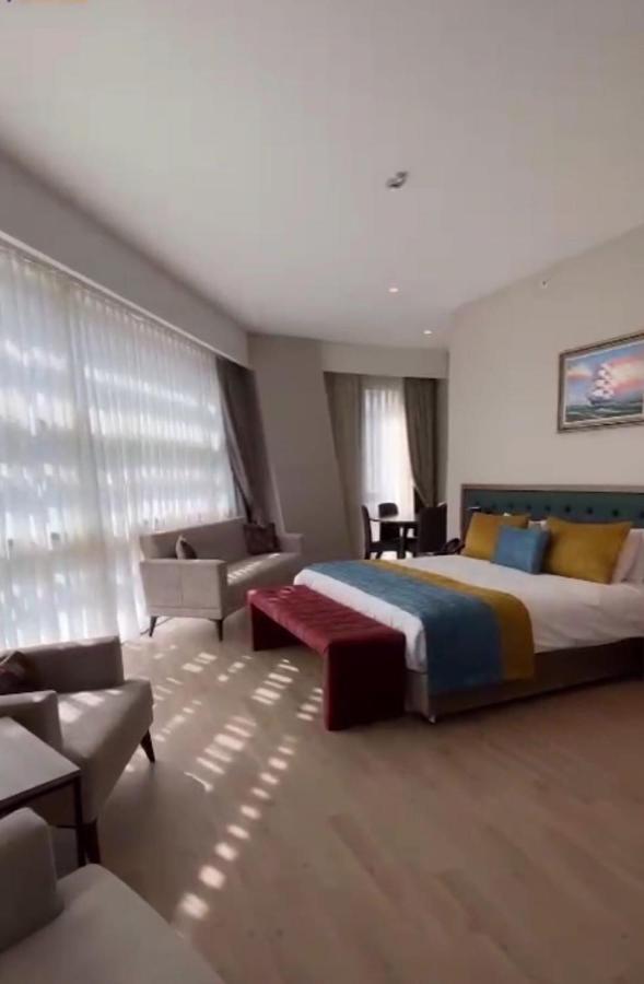Cher Hotel & Spa Taksim Istanbul Exteriör bild A bedroom at the hotel