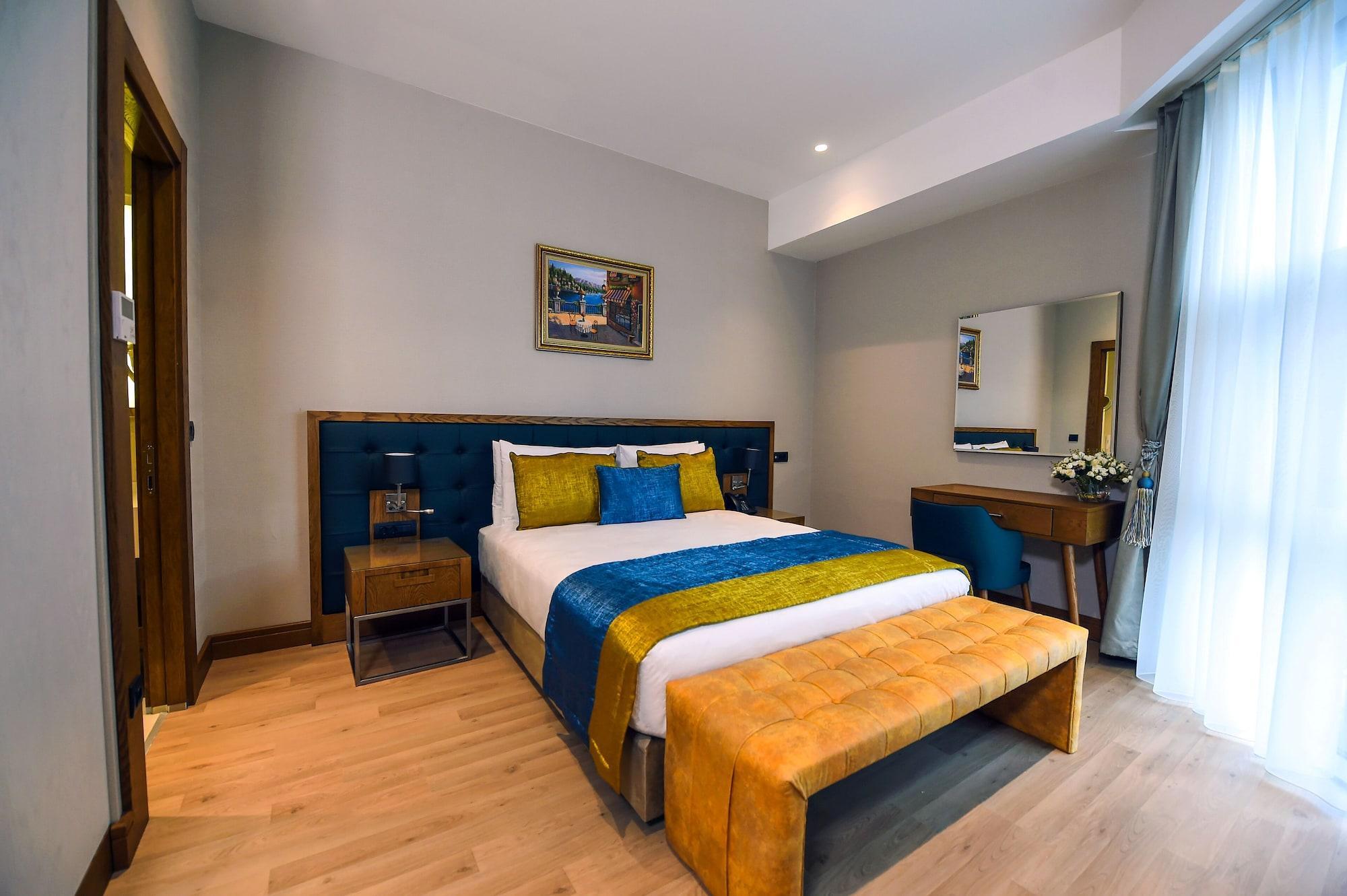Cher Hotel & Spa Taksim Istanbul Exteriör bild A bedroom at the hotel